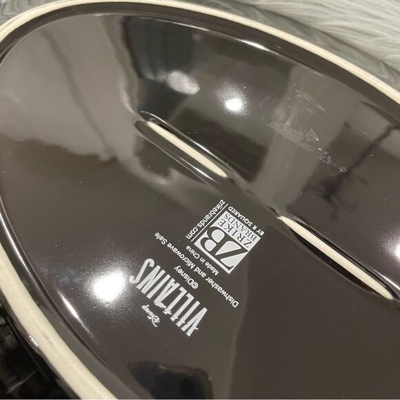 NWOT DISNEY ZRIKE BRANDS villains tricky trio oval plate in black - Picture 7 of 10
